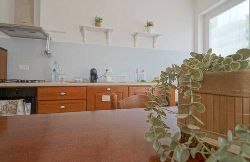 Monterotondo Apartamento | Spacious apartment near Rome, with indoor parking and garden