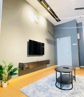 Kuantan Apartamento | Spacious Apartment near IIUM Medical Centre, ECR & Teluk Cempedak with Smart TV & Pool
