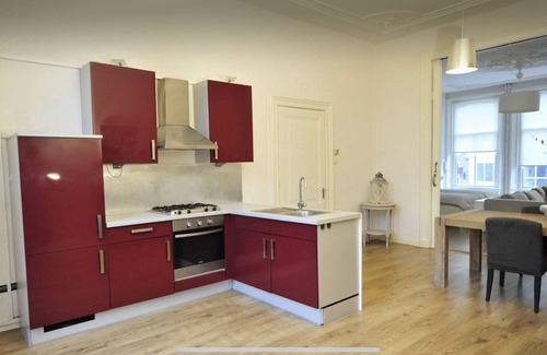 Zaltbommel Apartamento | Spacious apartment in monumental building center Zaltbommel.