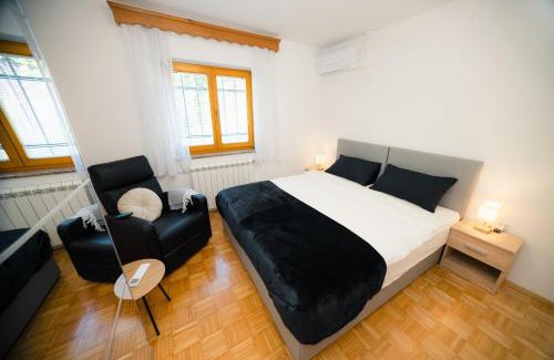 Matavun Apartamento | Spacious Apartment Senozece - with terrace & grill