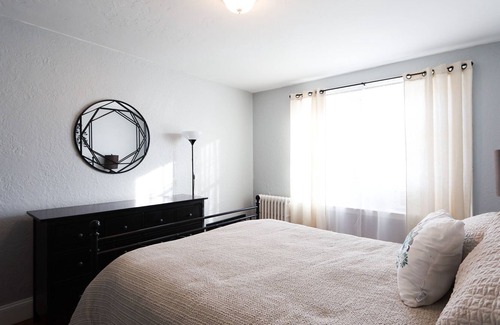 Commonwealth Apartamento | Spacious Apartment, Steps to Public Transport & Hospitals.