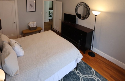 Commonwealth Apartamento | Spacious Apartment, Steps to Public Transport & Hospitals.