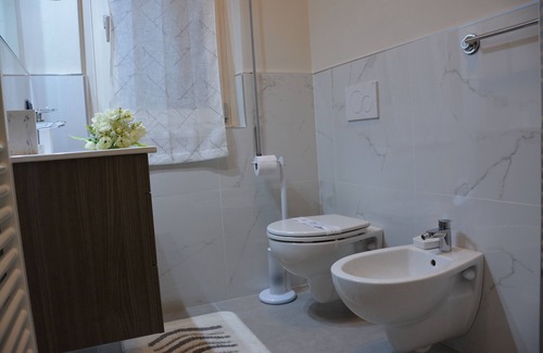 Viadanica Apartamento | Spacious apartment with panoramic terrace 10 minutes from Lake Iseo.