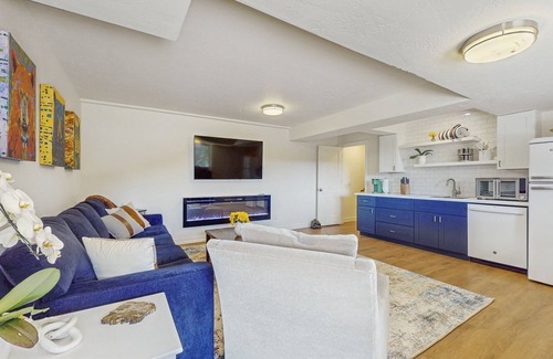 Eagle Apartamento | Spacious apartment w/ kitchen, wifi, great location & beautiful backyard