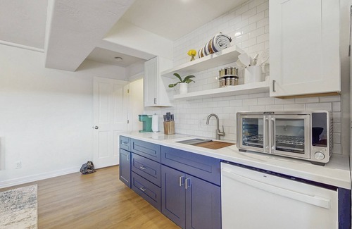 Eagle Apartamento | Spacious apartment w/ kitchen, wifi, great location & beautiful backyard