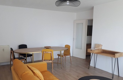 Anatole France Danton Apartamento | Spacious apartment with garage and close to the city center!