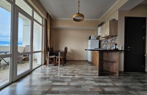 Tbilisi Apartamento | Spacious Apartment with Nice Views Next to Wood