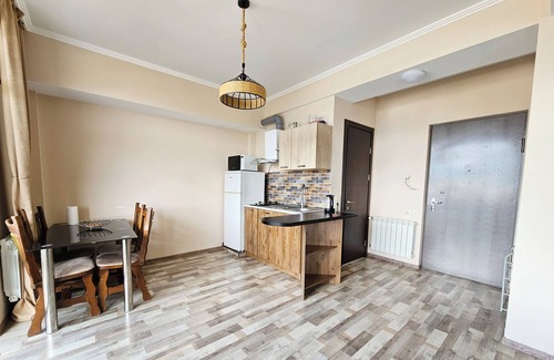 Tbilisi Apartamento | Spacious Apartment with Nice Views Next to Wood