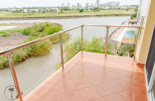 Marina Mazatlán Apartamento | Spacious Apartment with Pool Facing the Ocean in Mazatlán - Marina