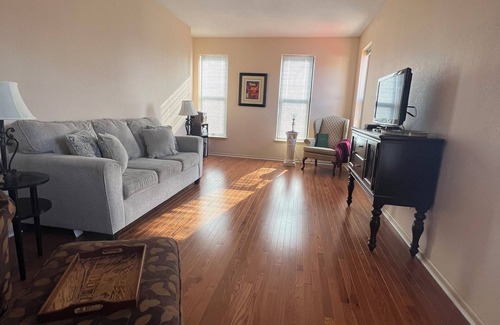 Milan Apartamento | Spacious Apt in Vibrant Downtown Milan Michigan, Between Ann Arbor and Detroit