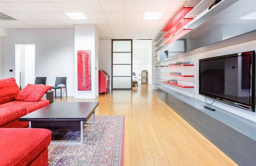 La Fontana Apartamento | Spacious APT just 250m from "Zara" M3 stop!