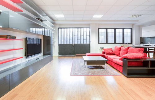 La Fontana Apartamento | Spacious APT just 250m from "Zara" M3 stop!