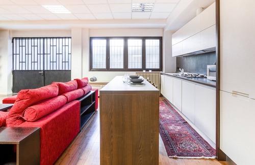 La Fontana Apartamento | Spacious APT just 250m from "Zara" M3 stop!