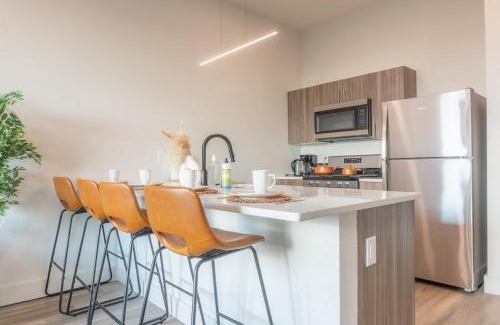 East Orange Apartamento | Spacious APT, Near NYC and Airport & Sleep Big Groups