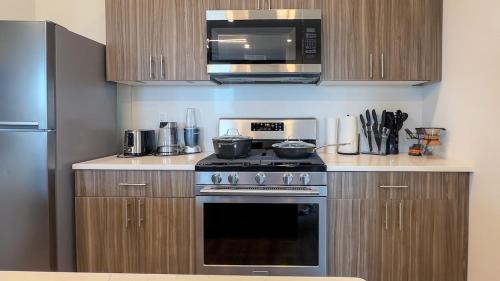 East Orange Apartamento | Spacious APT, Near NYC and Airport & Sleep Big Groups