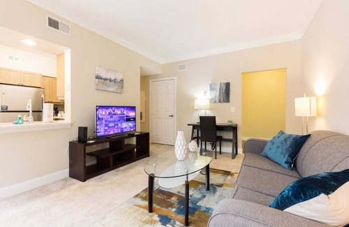 Waltham Apartamento | Spacious Apt with Private Balcony