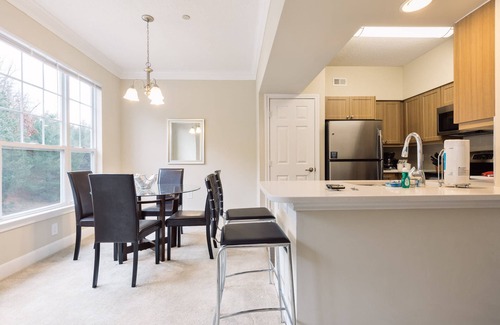 Waltham Apartamento | Spacious Apt with Private Balcony