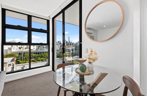 Newstead Apartamento | Spacious Apt with Stunning City Views and Car Park!