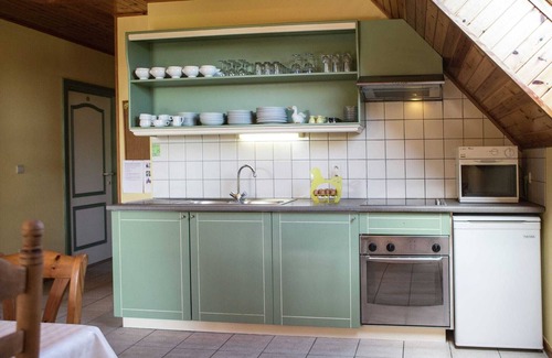 Loenhout Apartamento | Amplia planta superior de una casa de campo con jardín