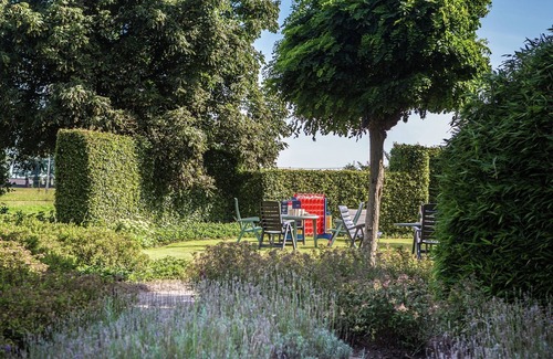 Loenhout Apartamento | Amplia planta superior de una casa de campo con jardín
