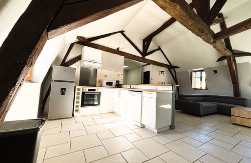 Bourges Apartamento | Apartamento-Baño con ducha-Vista a la Ciudad