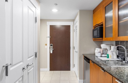 Baytowne Wharf Condominio | Spacious Bahia Studio at Baytowne Wharf! Tropical Pool, Hot Tub, & Beach Tram