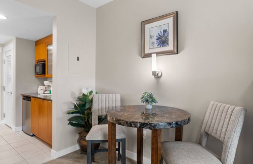 Baytowne Wharf Condominio | Spacious Bahia Studio at Baytowne Wharf! Tropical Pool, Hot Tub, & Beach Tram
