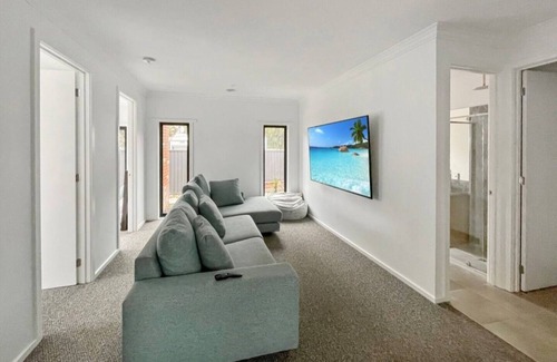 Wendouree Casa | Spacious Ballarat golf retreat