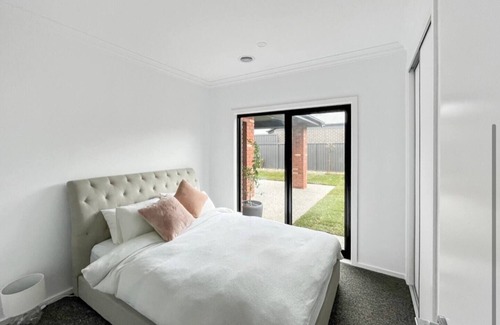 Wendouree Casa | Spacious Ballarat golf retreat