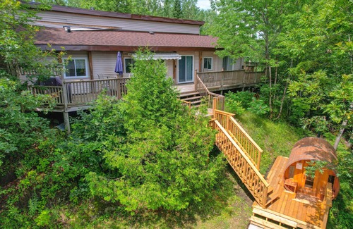 Bancroft Cabaña | Spacious Bancroft Cottage- Private Lakefront / Sauna / In Town