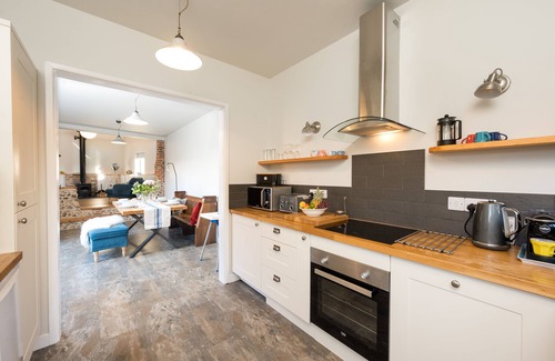 Runham Casa | Spacious barn, seals, seaside walks and Broads National Park