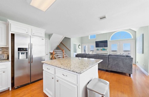 Shoreacres Casa | Spacious Bayfront Home w/ Gorgeous Views and Deck