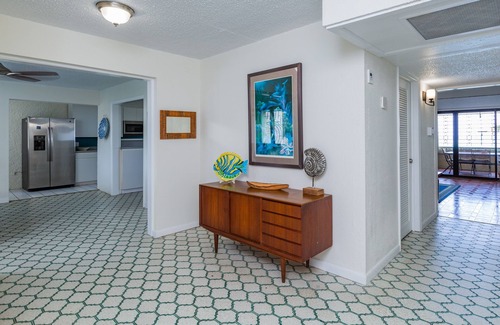 Orange Grove Condominio | Spacious beach front living with spectacular Caribbean sea-views.