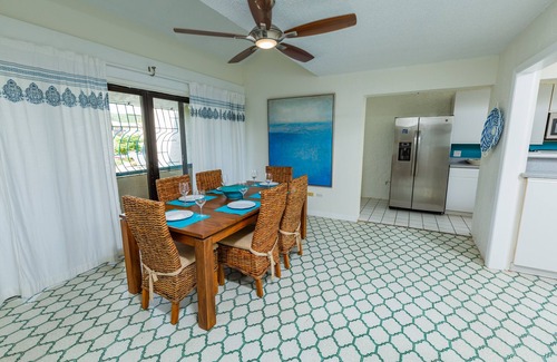 Orange Grove Condominio | Spacious beach front living with spectacular Caribbean sea-views.