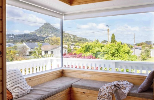 Tairua Casa | Spacious beach house retreat on Hornsea. A short walk to town, estuary & beach.