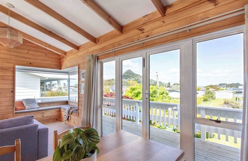 Tairua Casa | Spacious beach house retreat on Hornsea. A short walk to town, estuary & beach.