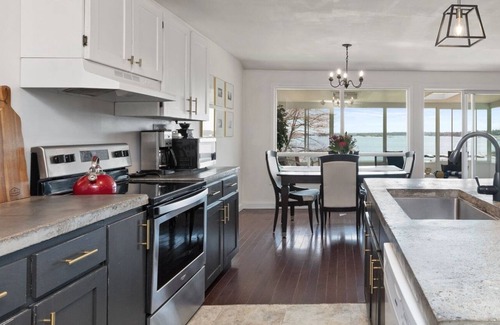 Carling Casa | Spacious beach house with stunning lake views in Georgian Bay