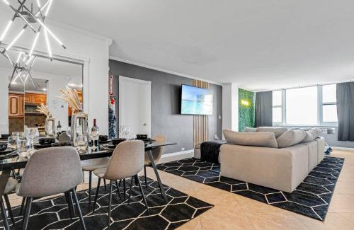 Galt Mile Apartamento | Spacious Beach Retreat | Oceanfront Pool & Tiki
