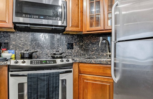 Bermuda Riviera Condominio | Spacious Beach Retreat - Private Beach - Pool & Tiki - Ping Pong & Hockey Table