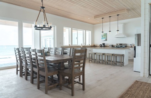 Rokers Point Casa | SPACIOUS BEACHFRONT HOME! A vacation to treasure! Sandy beach, pool, hot tub.