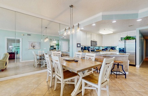Orange Beach Condominio | Spacious beachfront condo with gulf views, pools, and walkable dining