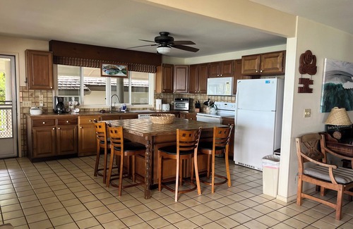 Pupukea Casa | Spacious Beachfront 6-bedroom on Breathtaking Sunset Beach