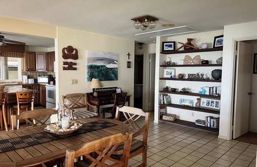 Pupukea Casa | Spacious Beachfront 6-bedroom on Breathtaking Sunset Beach