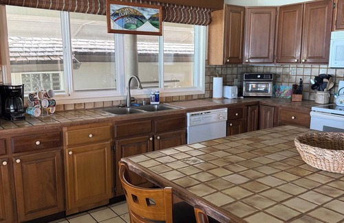 Pupukea Casa | Spacious Beachfront 6-bedroom on Breathtaking Sunset Beach