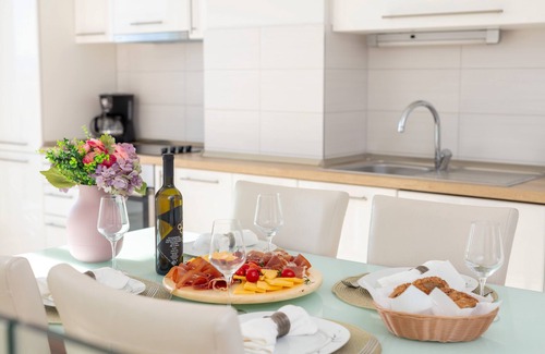 Podstrana Apartamento | Spacious Beachfront Apartments Tanita