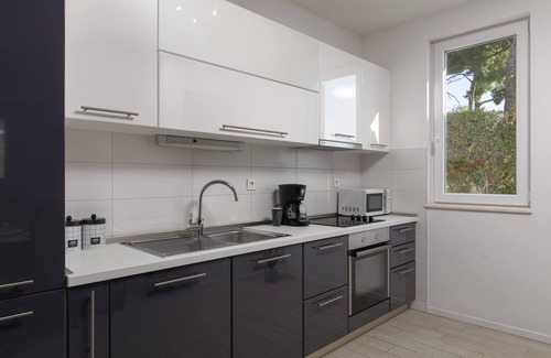 Podstrana Apartamento | Spacious Beachfront Apartments Tanita
