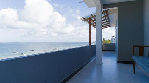 Uroa Apartamento | Spacious Beachfront Condo -AC - WIFI, Uroa Escape Zanzibar