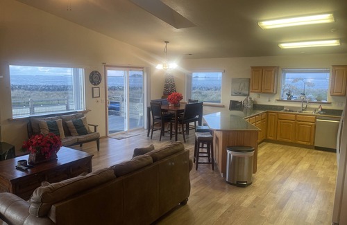 Eureka Casa | Spacious beachfront with panoramic views
