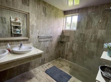 Playa Bibijagua Apartamento | Spacious Beachside Apartment 4BR Pool & Garden View