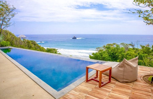 San Agustinillo Villa | Spacious beachside home with pool, tropical garden, and oceanview lounging